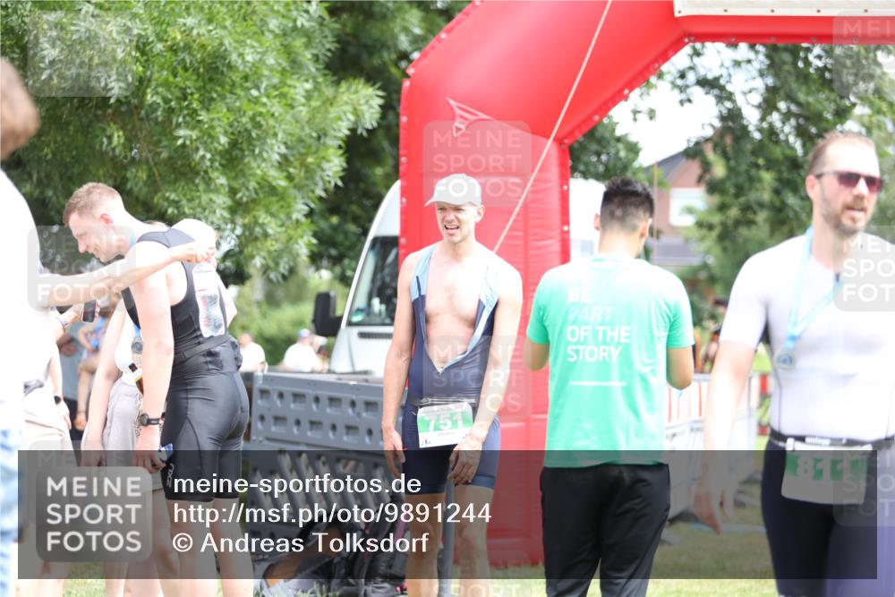 21.06.2026 - 29. Vierlanden-Triathlon Andreas Tolksdorf http://msf.ph/oto/9891244 21.06.2026 13:20:17 Ziel 709, 751, 709, 751 meine-sportfotos.de