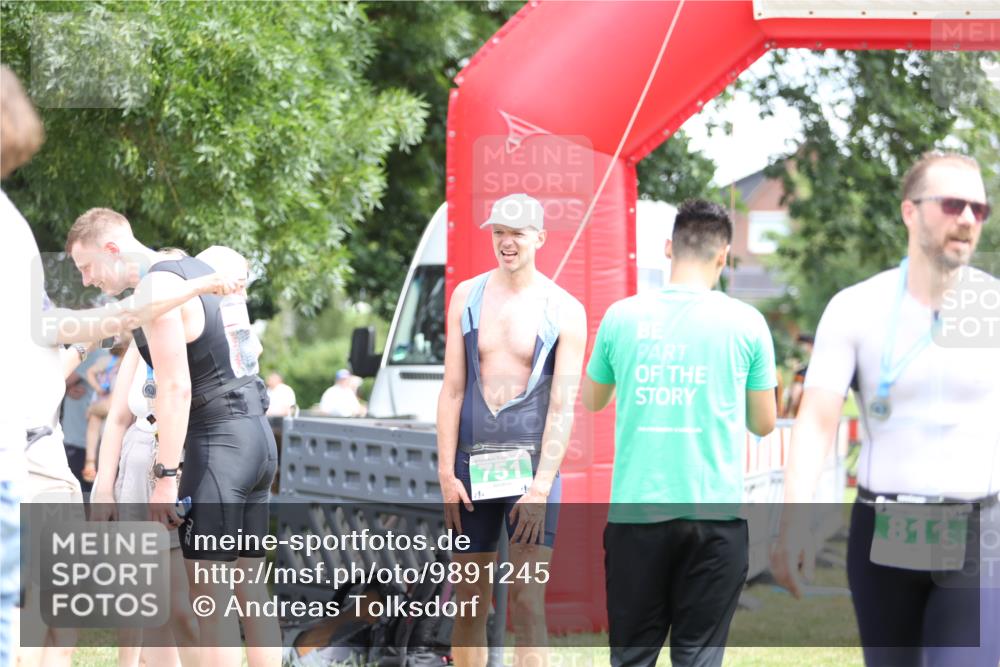 21.06.2026 - 29. Vierlanden-Triathlon Andreas Tolksdorf http://msf.ph/oto/9891245 21.06.2026 13:20:17 Ziel 709, 751, 709, 751 meine-sportfotos.de