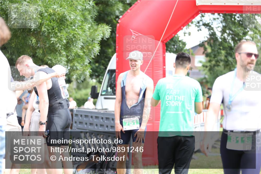 21.06.2026 - 29. Vierlanden-Triathlon Andreas Tolksdorf http://msf.ph/oto/9891246 21.06.2026 13:20:17 Ziel 709, 751, 709, 751 meine-sportfotos.de