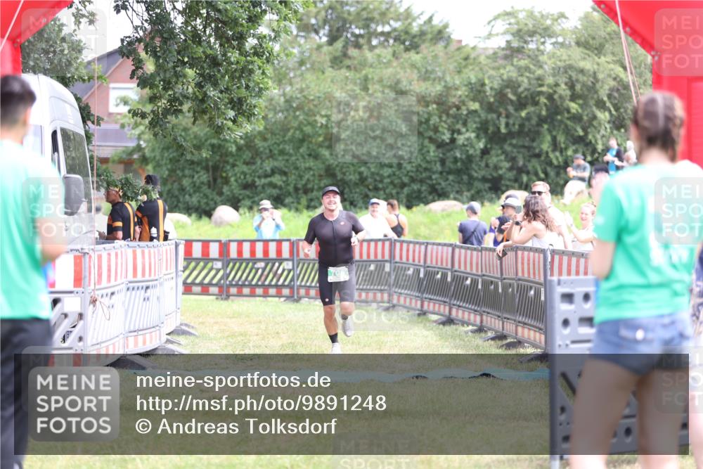 21.06.2026 - 29. Vierlanden-Triathlon Andreas Tolksdorf http://msf.ph/oto/9891248 21.06.2026 13:20:27 Ziel 709, 709 meine-sportfotos.de