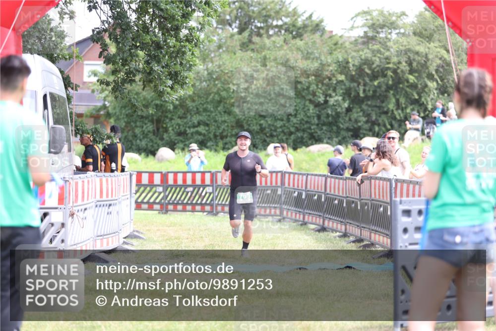 21.06.2026 - 29. Vierlanden-Triathlon Andreas Tolksdorf http://msf.ph/oto/9891253 21.06.2026 13:20:28 Ziel 709, 709 meine-sportfotos.de