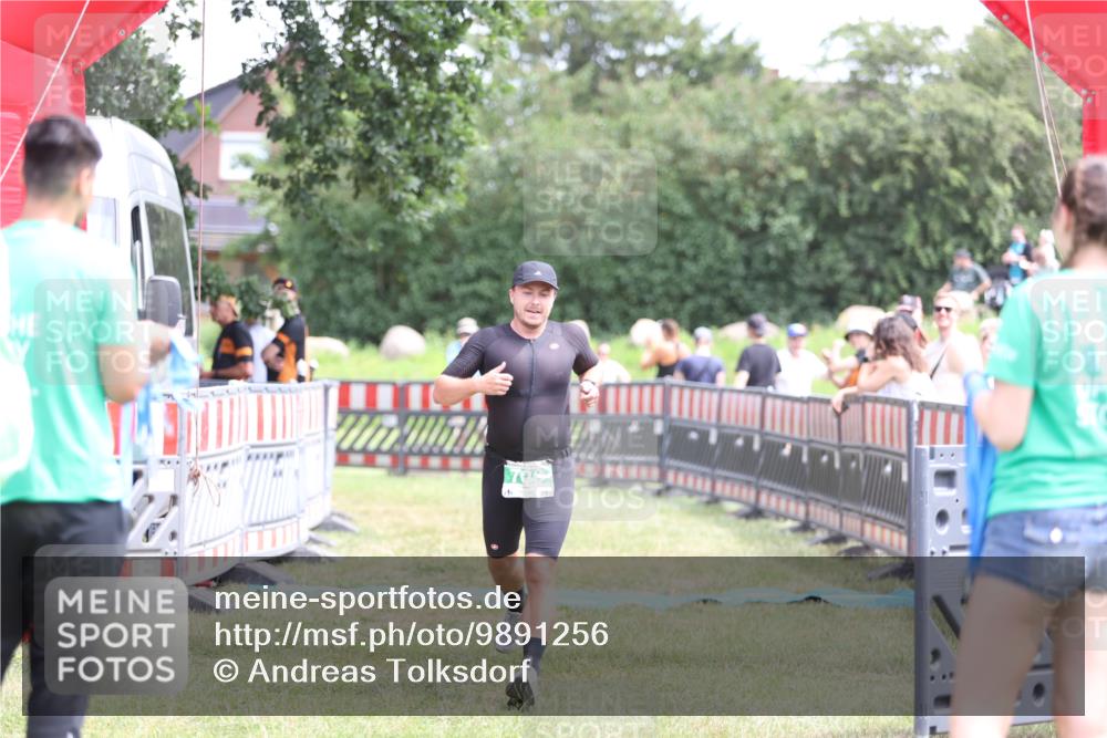 21.06.2026 - 29. Vierlanden-Triathlon Andreas Tolksdorf http://msf.ph/oto/9891256 21.06.2026 13:20:30 Ziel 709, 709 meine-sportfotos.de