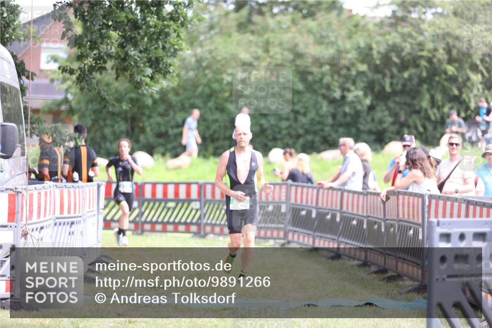 21.06.2026 - 29. Vierlanden-Triathlon Andreas Tolksdorf http://msf.ph/oto/9891266 21.06.2026 13:20:51 Ziel 802, 876, 802, 876 meine-sportfotos.de