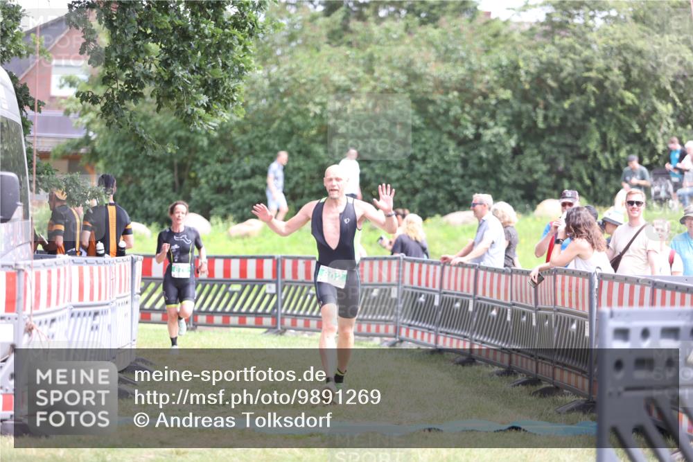21.06.2026 - 29. Vierlanden-Triathlon Andreas Tolksdorf http://msf.ph/oto/9891269 21.06.2026 13:20:51 Ziel 802, 876, 802, 876 meine-sportfotos.de
