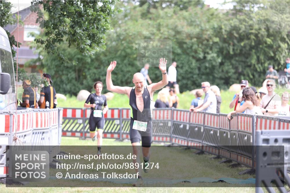 21.06.2026 - 29. Vierlanden-Triathlon Andreas Tolksdorf http://msf.ph/oto/9891274 21.06.2026 13:20:52 Ziel 802, 876, 802, 876 meine-sportfotos.de