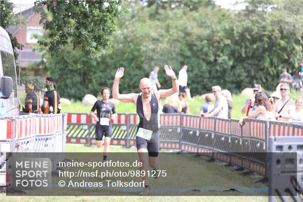 21.06.2026 - 29. Vierlanden-Triathlon Andreas Tolksdorf http://msf.ph/oto/9891275 21.06.2026 13:20:52 Ziel 802, 876, 802, 876 meine-sportfotos.de