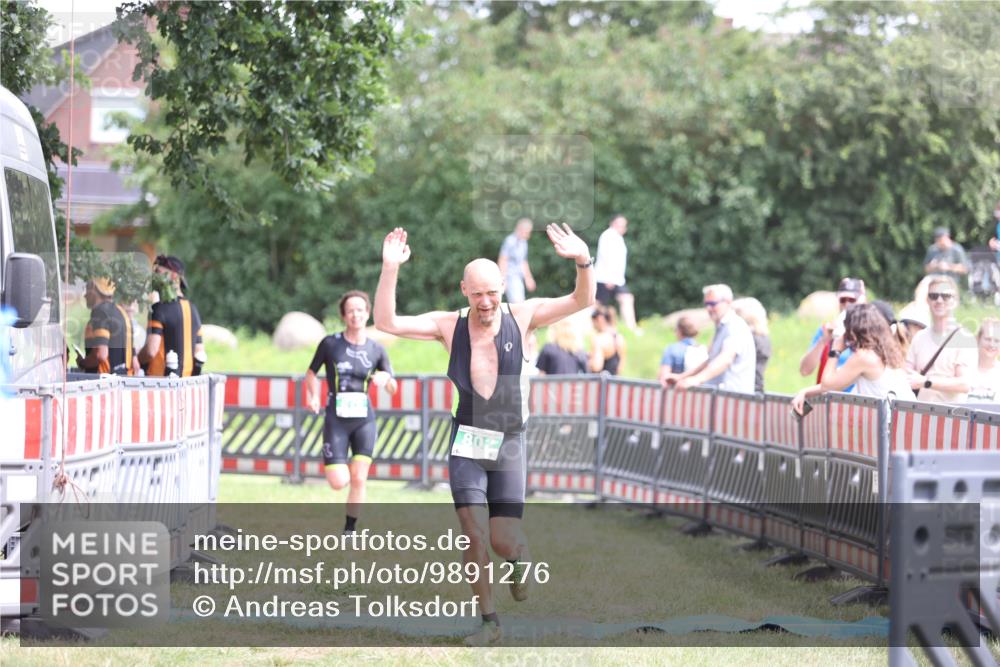 21.06.2026 - 29. Vierlanden-Triathlon Andreas Tolksdorf http://msf.ph/oto/9891276 21.06.2026 13:20:52 Ziel 802, 876, 802, 876 meine-sportfotos.de