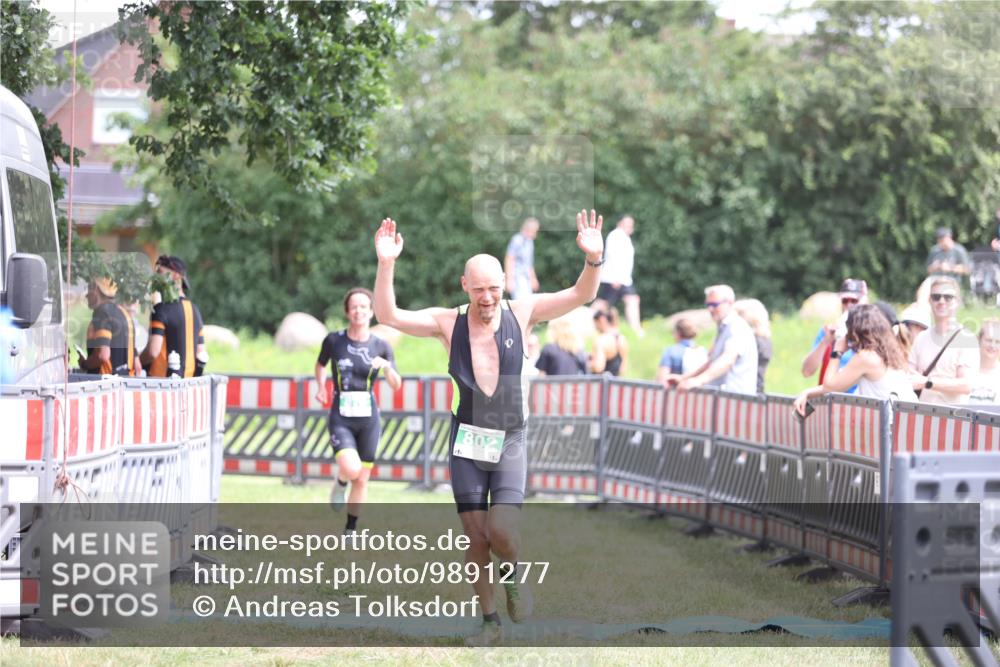 21.06.2026 - 29. Vierlanden-Triathlon Andreas Tolksdorf http://msf.ph/oto/9891277 21.06.2026 13:20:52 Ziel 802, 876, 802, 876 meine-sportfotos.de