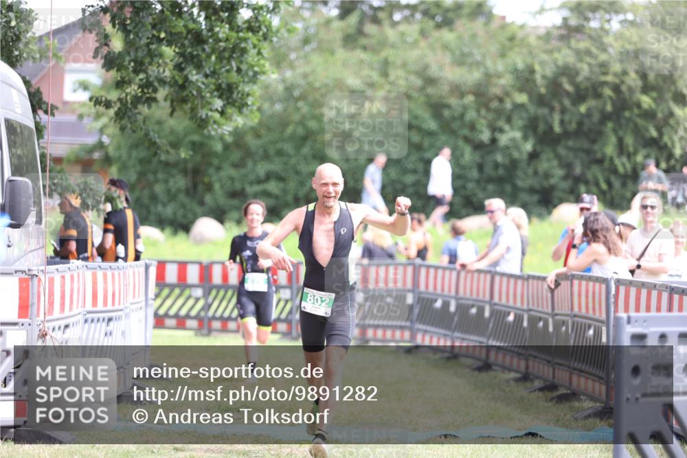 21.06.2026 - 29. Vierlanden-Triathlon Andreas Tolksdorf http://msf.ph/oto/9891282 21.06.2026 13:20:52 Ziel 802, 876, 802, 876 meine-sportfotos.de