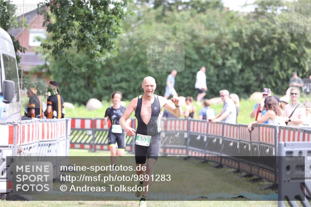 21.06.2026 - 29. Vierlanden-Triathlon Andreas Tolksdorf http://msf.ph/oto/9891283 21.06.2026 13:20:52 Ziel 802, 876, 802, 876 meine-sportfotos.de
