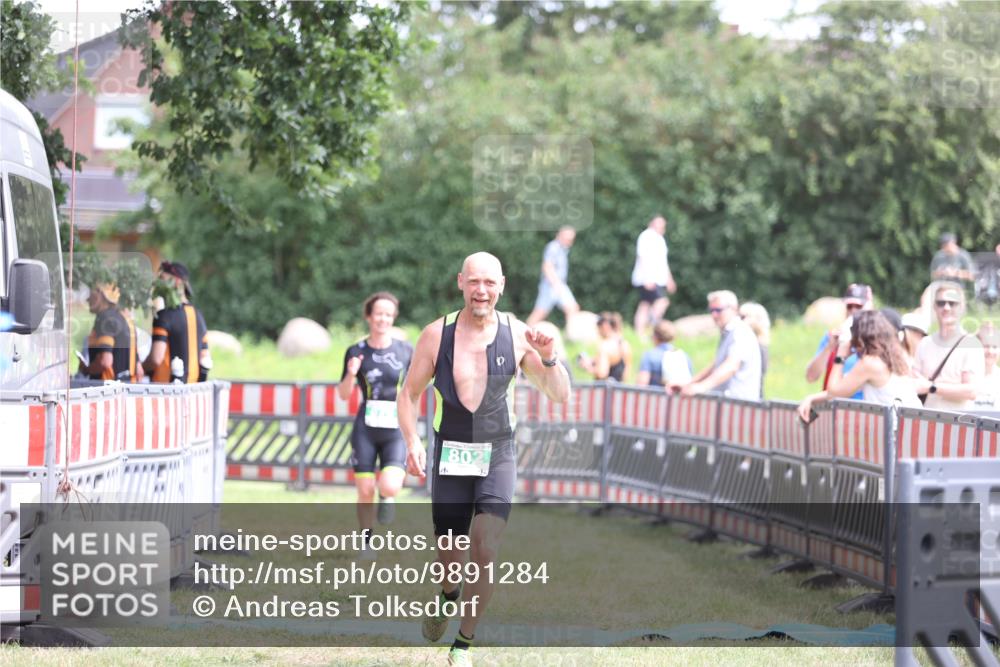 21.06.2026 - 29. Vierlanden-Triathlon Andreas Tolksdorf http://msf.ph/oto/9891284 21.06.2026 13:20:52 Ziel 802, 876, 802, 876 meine-sportfotos.de