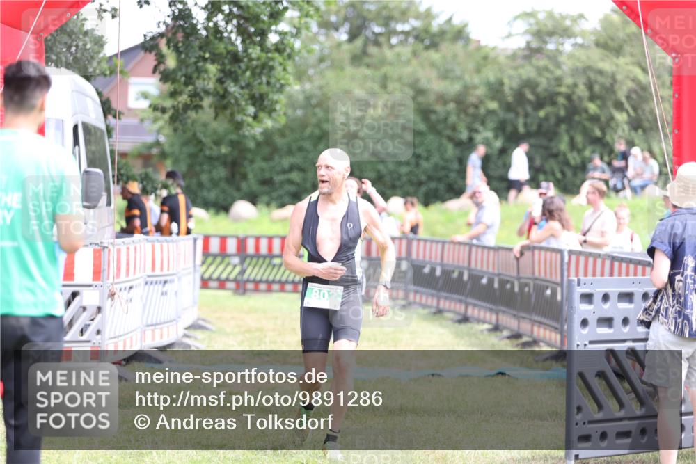 21.06.2026 - 29. Vierlanden-Triathlon Andreas Tolksdorf http://msf.ph/oto/9891286 21.06.2026 13:20:54 Ziel 802, 876, 802, 876 meine-sportfotos.de