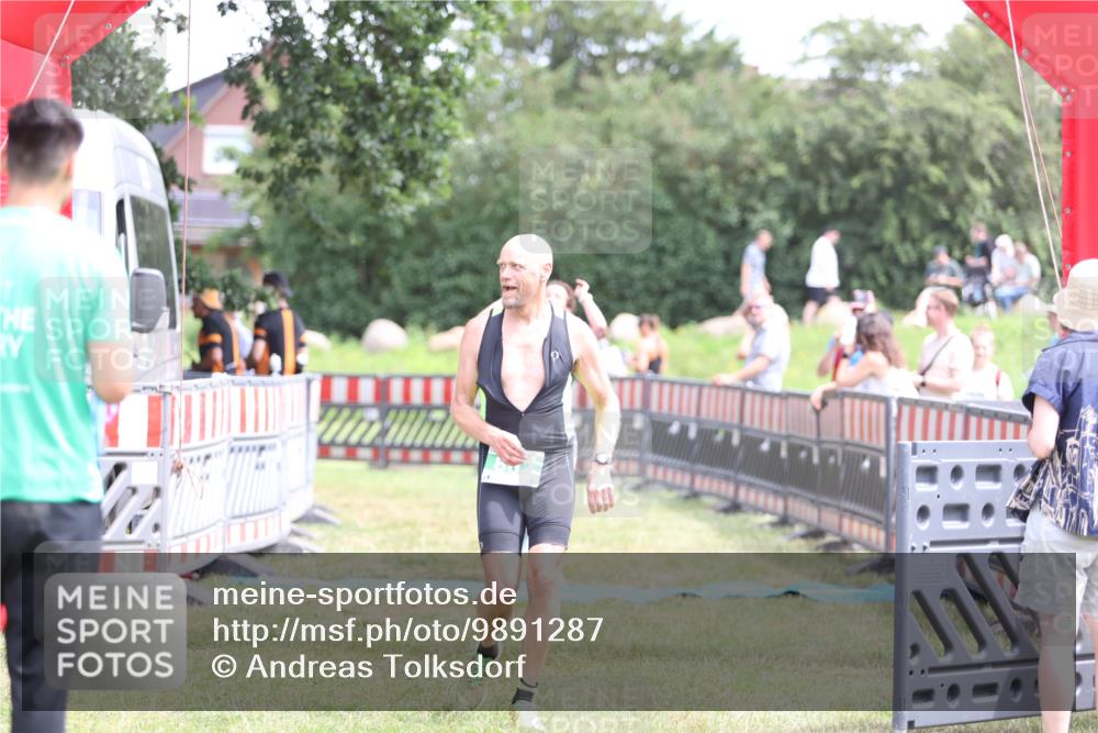 21.06.2026 - 29. Vierlanden-Triathlon Andreas Tolksdorf http://msf.ph/oto/9891287 21.06.2026 13:20:54 Ziel 802, 876, 802, 876 meine-sportfotos.de