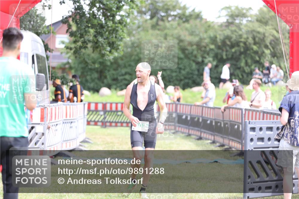 21.06.2026 - 29. Vierlanden-Triathlon Andreas Tolksdorf http://msf.ph/oto/9891288 21.06.2026 13:20:54 Ziel 802, 876, 802, 876 meine-sportfotos.de