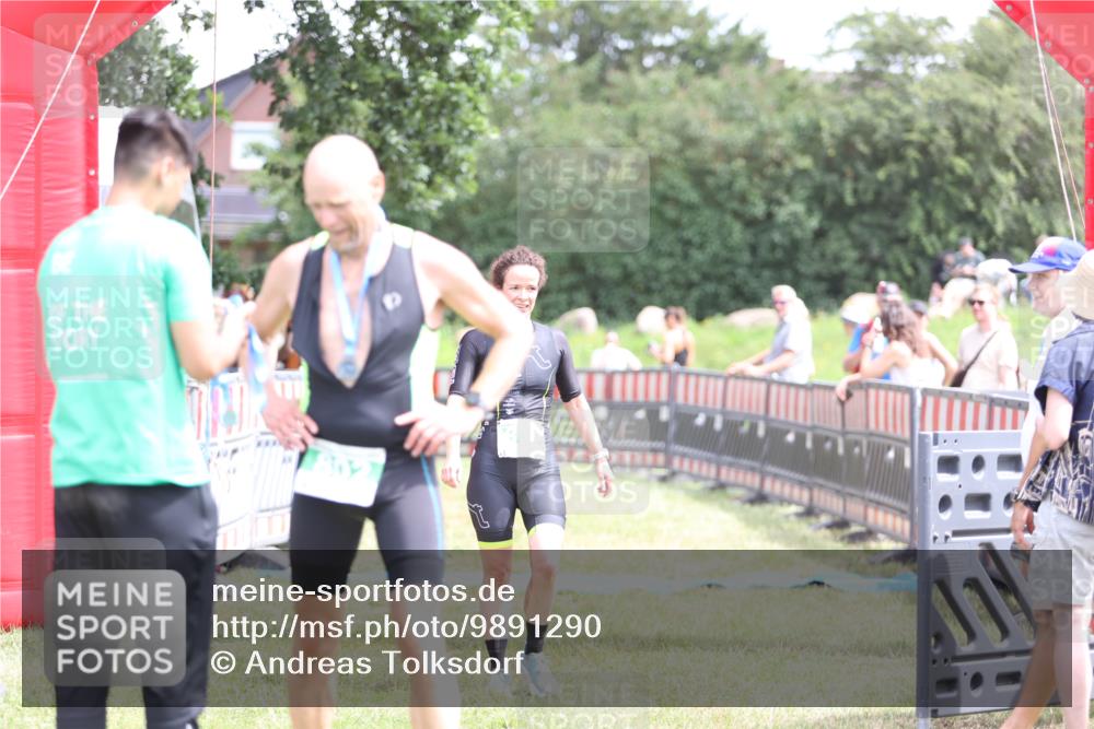 21.06.2026 - 29. Vierlanden-Triathlon Andreas Tolksdorf http://msf.ph/oto/9891290 21.06.2026 13:20:59 Ziel 876, 876 meine-sportfotos.de