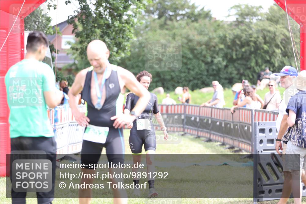 21.06.2026 - 29. Vierlanden-Triathlon Andreas Tolksdorf http://msf.ph/oto/9891292 21.06.2026 13:20:59 Ziel 876, 876 meine-sportfotos.de