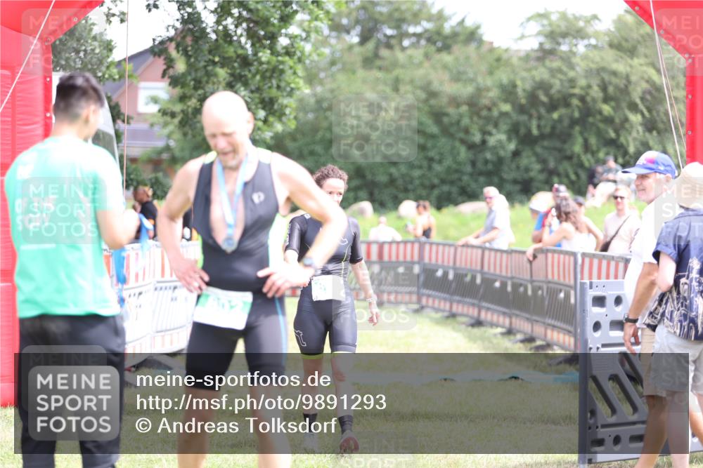 21.06.2026 - 29. Vierlanden-Triathlon Andreas Tolksdorf http://msf.ph/oto/9891293 21.06.2026 13:20:59 Ziel 876, 876 meine-sportfotos.de
