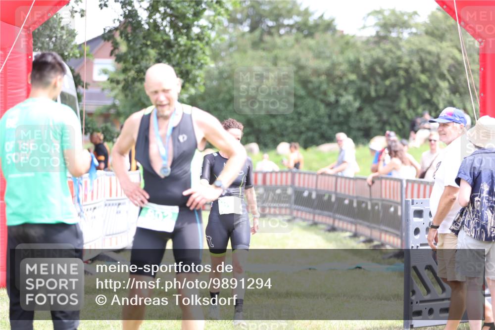 21.06.2026 - 29. Vierlanden-Triathlon Andreas Tolksdorf http://msf.ph/oto/9891294 21.06.2026 13:20:59 Ziel 876, 876 meine-sportfotos.de