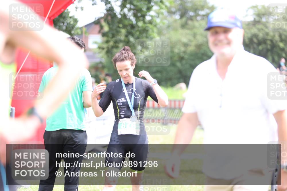 21.06.2026 - 29. Vierlanden-Triathlon Andreas Tolksdorf http://msf.ph/oto/9891296 21.06.2026 13:21:05 Ziel  meine-sportfotos.de