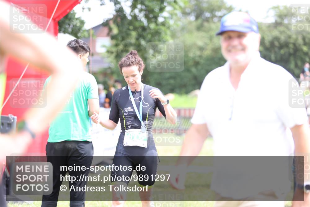 21.06.2026 - 29. Vierlanden-Triathlon Andreas Tolksdorf http://msf.ph/oto/9891297 21.06.2026 13:21:05 Ziel  meine-sportfotos.de