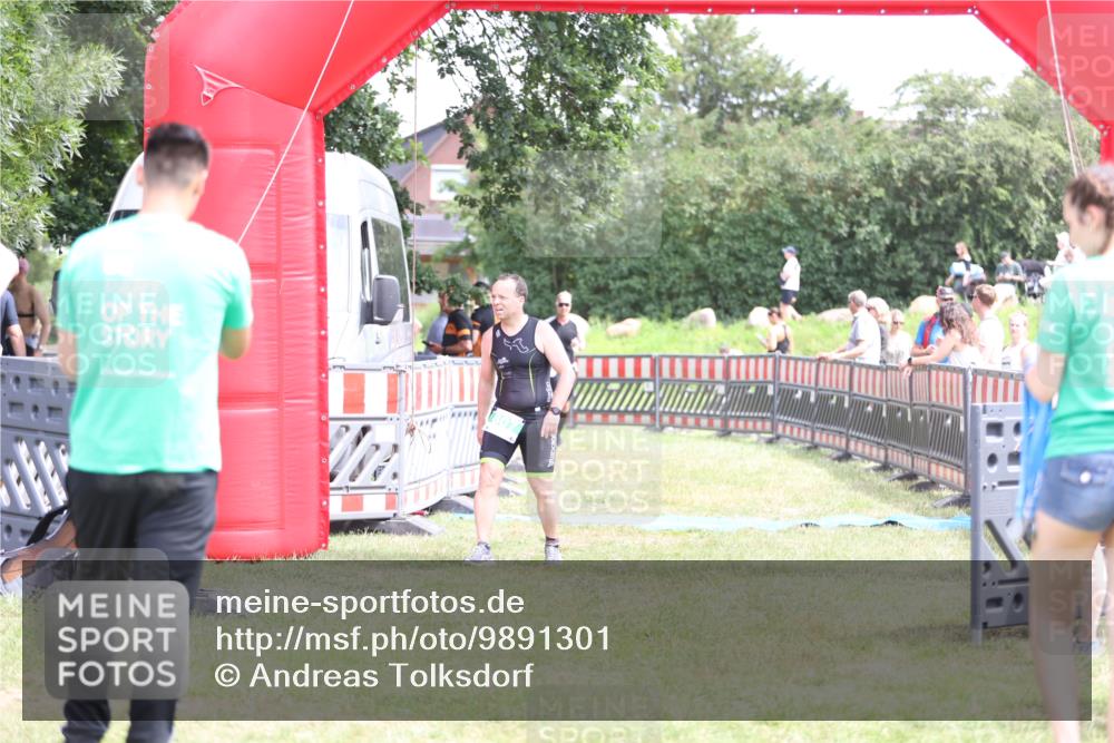 21.06.2026 - 29. Vierlanden-Triathlon Andreas Tolksdorf http://msf.ph/oto/9891301 21.06.2026 13:21:19 Ziel 176, 807, 176, 807 meine-sportfotos.de