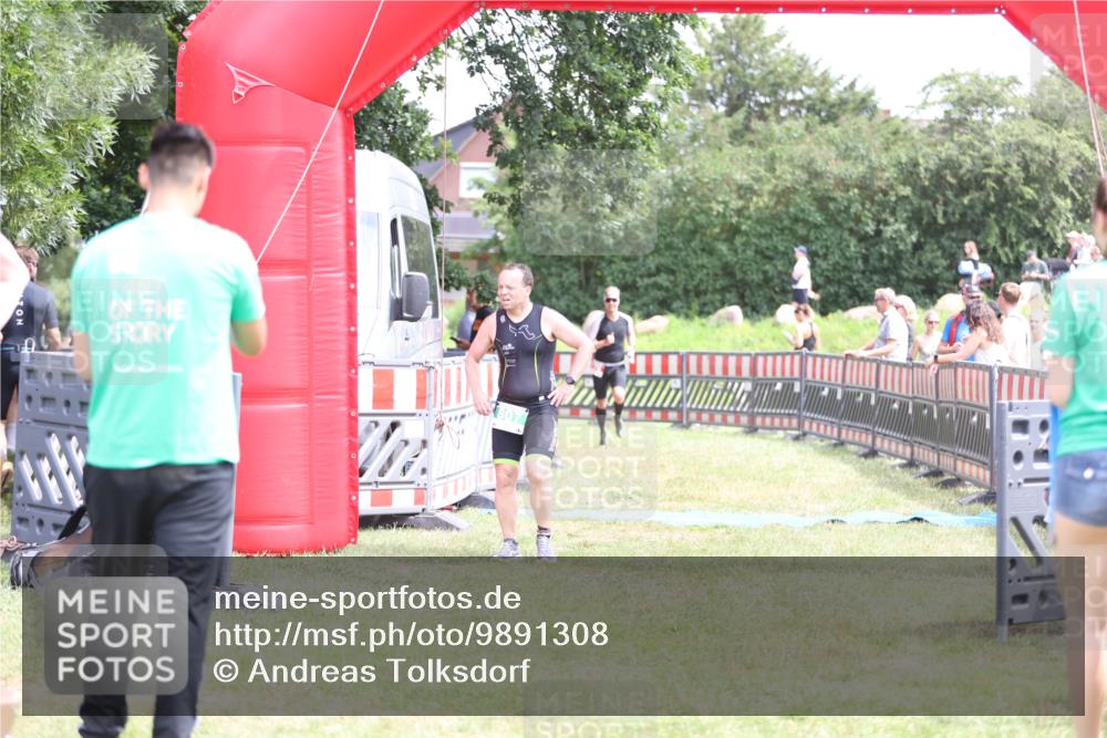 21.06.2026 - 29. Vierlanden-Triathlon Andreas Tolksdorf http://msf.ph/oto/9891308 21.06.2026 13:21:20 Ziel 176, 807, 176, 807 meine-sportfotos.de