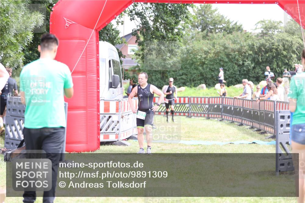 21.06.2026 - 29. Vierlanden-Triathlon Andreas Tolksdorf http://msf.ph/oto/9891309 21.06.2026 13:21:20 Ziel 176, 807, 176, 807 meine-sportfotos.de
