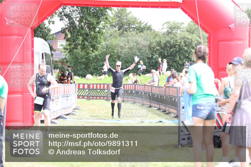 21.06.2026 - 29. Vierlanden-Triathlon Andreas Tolksdorf http://msf.ph/oto/9891311 21.06.2026 13:21:22 Ziel 176, 807, 176, 807 meine-sportfotos.de
