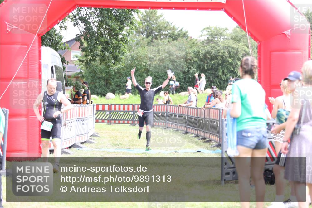 21.06.2026 - 29. Vierlanden-Triathlon Andreas Tolksdorf http://msf.ph/oto/9891313 21.06.2026 13:21:23 Ziel 176, 176 meine-sportfotos.de