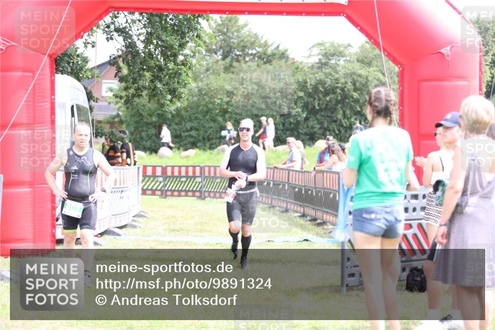 21.06.2026 - 29. Vierlanden-Triathlon Andreas Tolksdorf http://msf.ph/oto/9891324 21.06.2026 13:21:24 Ziel 176, 176 meine-sportfotos.de