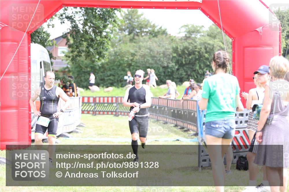 21.06.2026 - 29. Vierlanden-Triathlon Andreas Tolksdorf http://msf.ph/oto/9891328 21.06.2026 13:21:24 Ziel 176, 176 meine-sportfotos.de