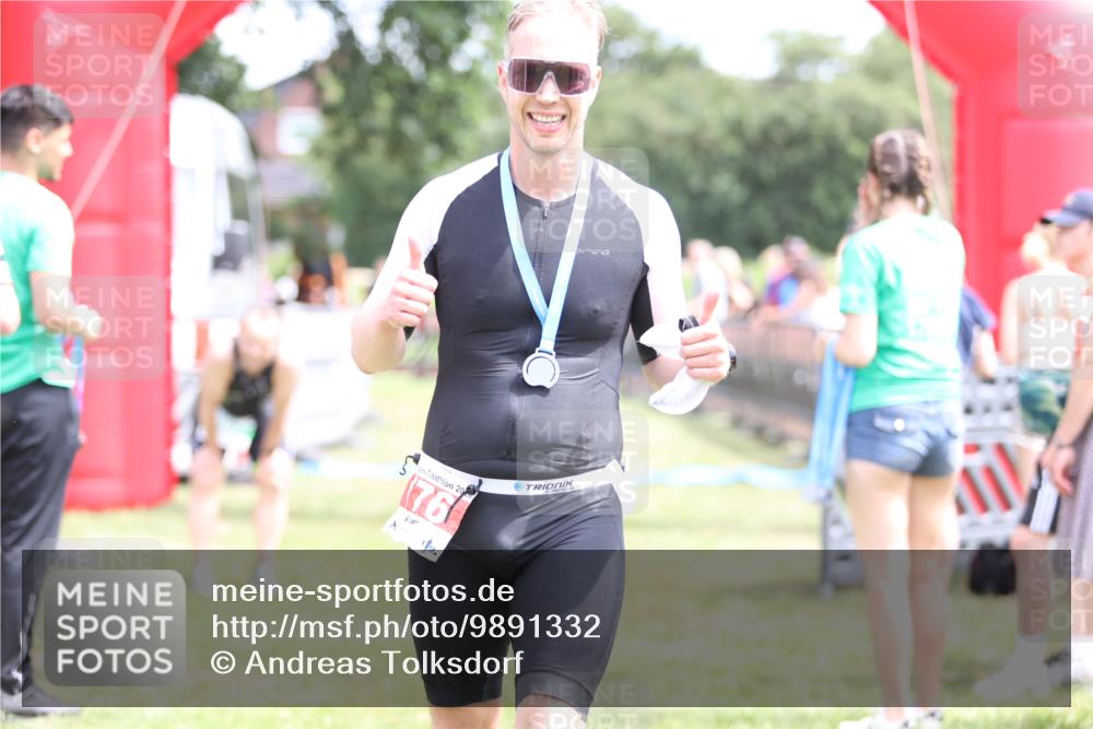 21.06.2026 - 29. Vierlanden-Triathlon Andreas Tolksdorf http://msf.ph/oto/9891332 21.06.2026 13:21:33 Ziel  meine-sportfotos.de