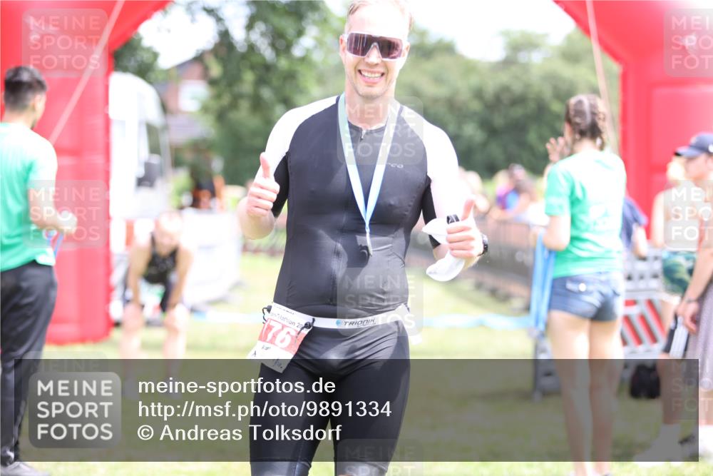 21.06.2026 - 29. Vierlanden-Triathlon Andreas Tolksdorf http://msf.ph/oto/9891334 21.06.2026 13:21:33 Ziel  meine-sportfotos.de