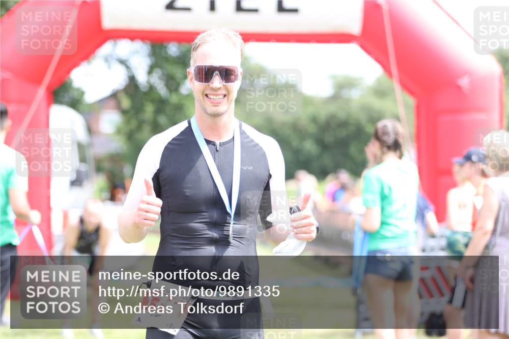 21.06.2026 - 29. Vierlanden-Triathlon Andreas Tolksdorf http://msf.ph/oto/9891335 21.06.2026 13:21:34 Ziel  meine-sportfotos.de