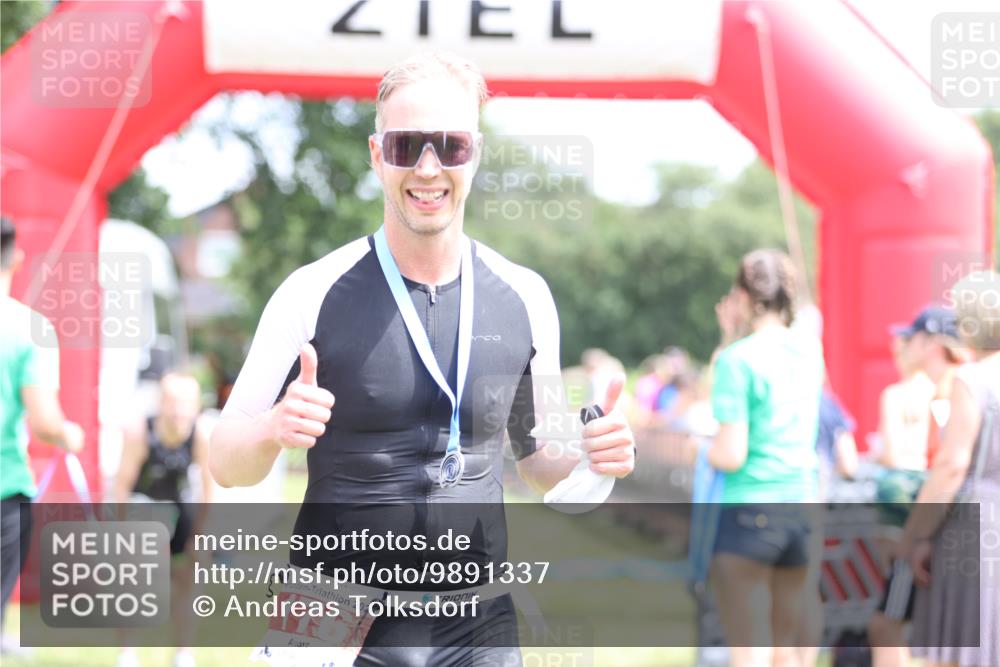 21.06.2026 - 29. Vierlanden-Triathlon Andreas Tolksdorf http://msf.ph/oto/9891337 21.06.2026 13:21:34 Ziel  meine-sportfotos.de