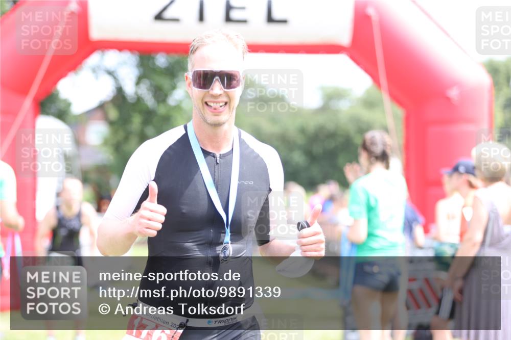 21.06.2026 - 29. Vierlanden-Triathlon Andreas Tolksdorf http://msf.ph/oto/9891339 21.06.2026 13:21:34 Ziel  meine-sportfotos.de