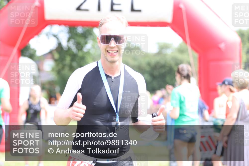 21.06.2026 - 29. Vierlanden-Triathlon Andreas Tolksdorf http://msf.ph/oto/9891340 21.06.2026 13:21:34 Ziel  meine-sportfotos.de