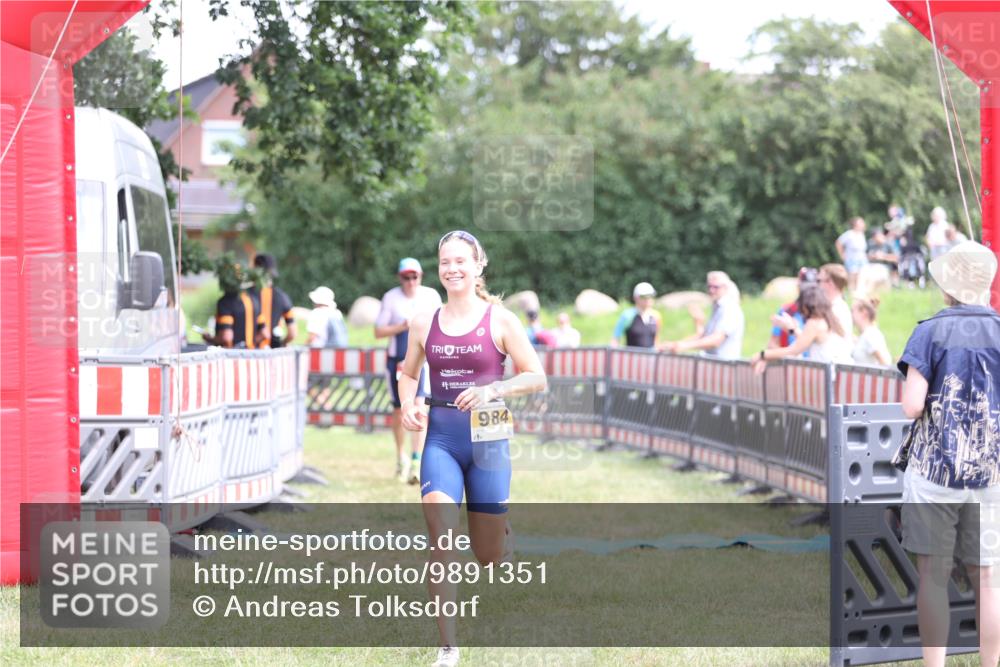 21.06.2026 - 29. Vierlanden-Triathlon Andreas Tolksdorf http://msf.ph/oto/9891351 21.06.2026 13:22:03 Ziel 195, 740, 984, 195, 740, 984 meine-sportfotos.de