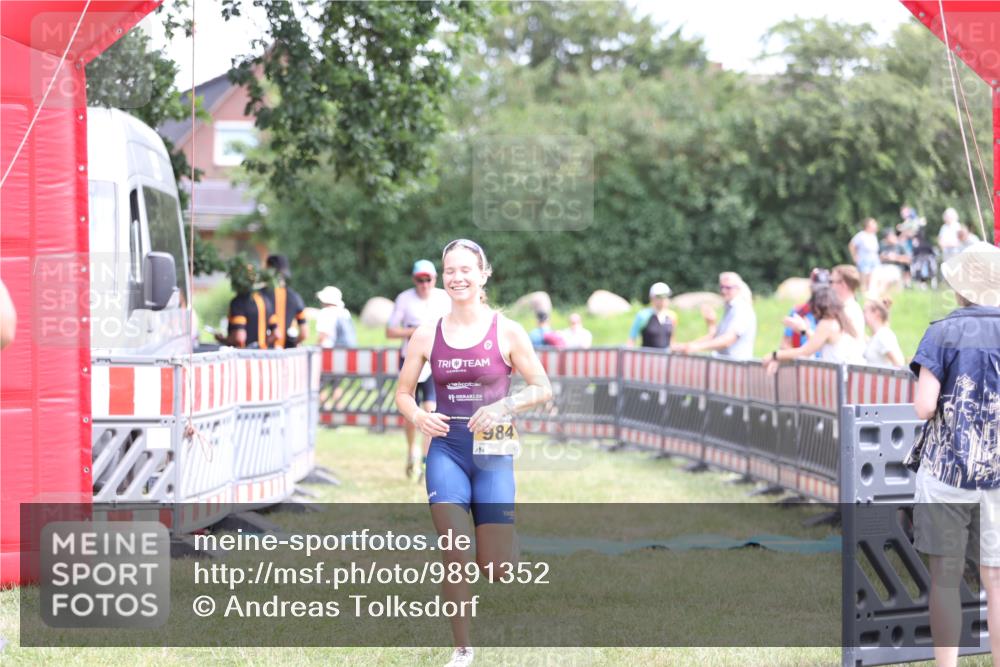 21.06.2026 - 29. Vierlanden-Triathlon Andreas Tolksdorf http://msf.ph/oto/9891352 21.06.2026 13:22:03 Ziel 195, 740, 984, 195, 740, 984 meine-sportfotos.de