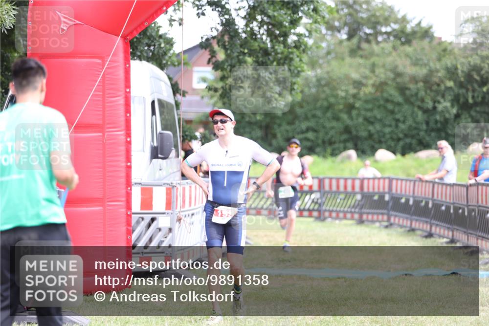 21.06.2026 - 29. Vierlanden-Triathlon Andreas Tolksdorf http://msf.ph/oto/9891358 21.06.2026 13:22:09 Ziel 195, 740, 195, 740 meine-sportfotos.de