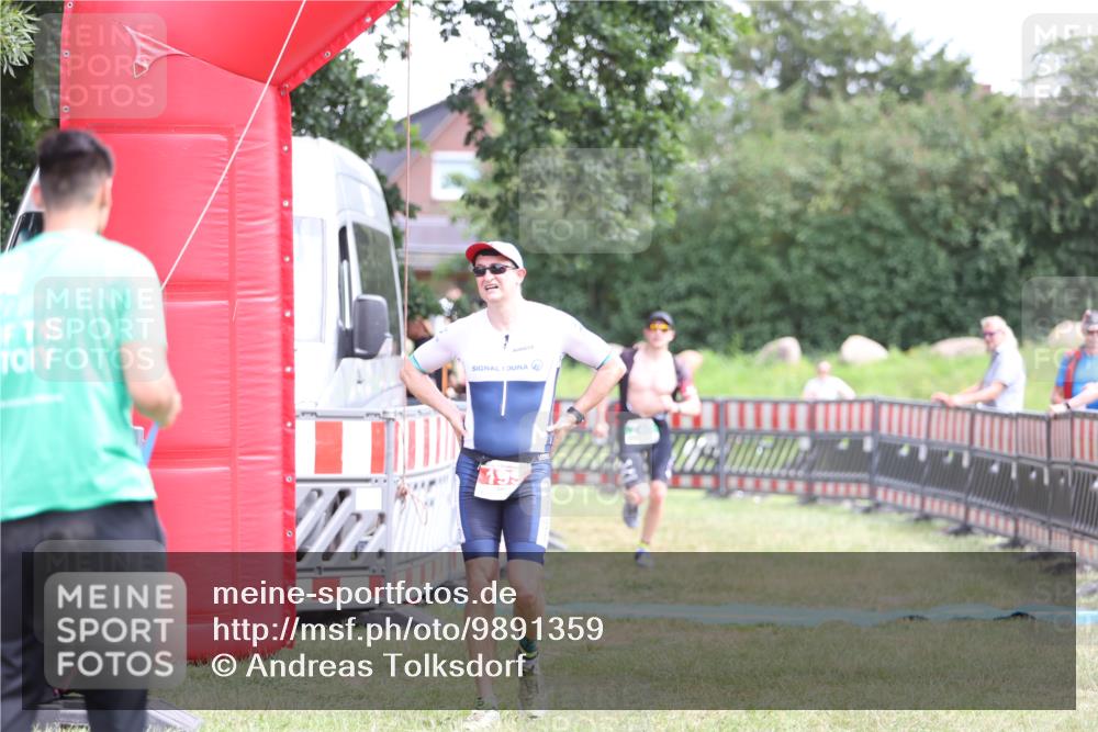21.06.2026 - 29. Vierlanden-Triathlon Andreas Tolksdorf http://msf.ph/oto/9891359 21.06.2026 13:22:09 Ziel 195, 740, 195, 740 meine-sportfotos.de
