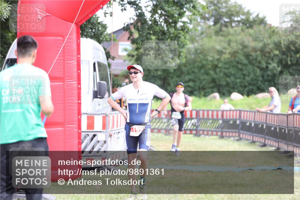 21.06.2026 - 29. Vierlanden-Triathlon Andreas Tolksdorf http://msf.ph/oto/9891361 21.06.2026 13:22:09 Ziel 195, 740, 195, 740 meine-sportfotos.de