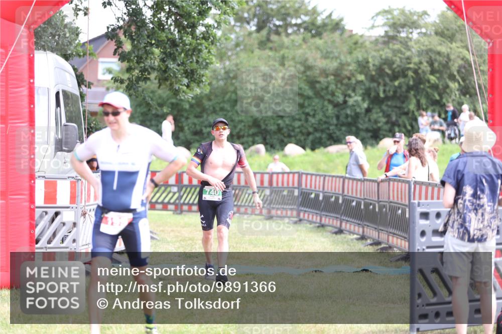 21.06.2026 - 29. Vierlanden-Triathlon Andreas Tolksdorf http://msf.ph/oto/9891366 21.06.2026 13:22:12 Ziel 740, 1014, 740, 1014 meine-sportfotos.de