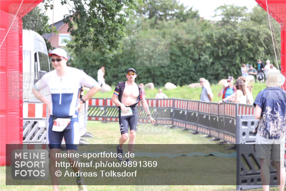 21.06.2026 - 29. Vierlanden-Triathlon Andreas Tolksdorf http://msf.ph/oto/9891369 21.06.2026 13:22:12 Ziel 740, 1014, 740, 1014 meine-sportfotos.de