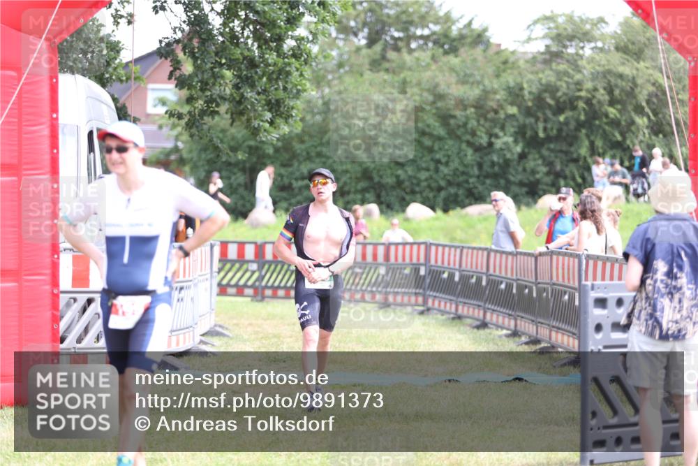 21.06.2026 - 29. Vierlanden-Triathlon Andreas Tolksdorf http://msf.ph/oto/9891373 21.06.2026 13:22:12 Ziel 740, 1014, 740, 1014 meine-sportfotos.de