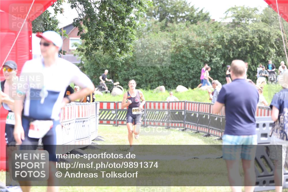 21.06.2026 - 29. Vierlanden-Triathlon Andreas Tolksdorf http://msf.ph/oto/9891374 21.06.2026 13:22:20 Ziel 293, 779, 1014, 293, 779, 1014 meine-sportfotos.de