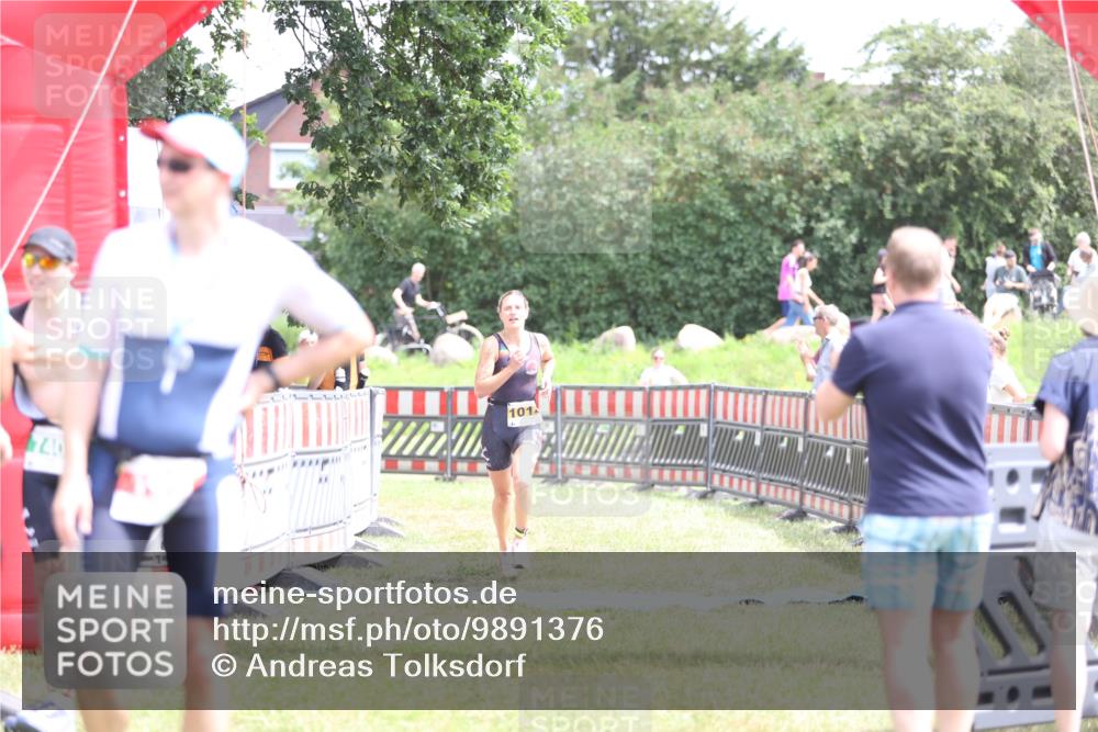 21.06.2026 - 29. Vierlanden-Triathlon Andreas Tolksdorf http://msf.ph/oto/9891376 21.06.2026 13:22:20 Ziel 293, 779, 1014, 293, 779, 1014 meine-sportfotos.de