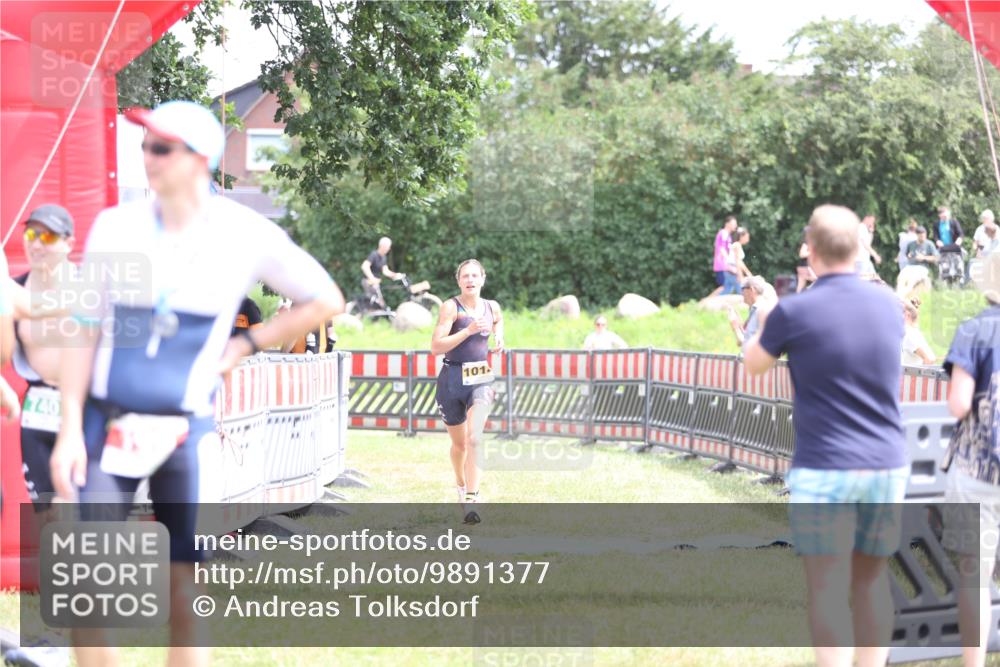 21.06.2026 - 29. Vierlanden-Triathlon Andreas Tolksdorf http://msf.ph/oto/9891377 21.06.2026 13:22:20 Ziel 293, 779, 1014, 293, 779, 1014 meine-sportfotos.de