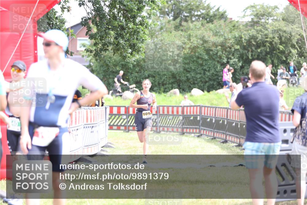 21.06.2026 - 29. Vierlanden-Triathlon Andreas Tolksdorf http://msf.ph/oto/9891379 21.06.2026 13:22:20 Ziel 293, 779, 1014, 293, 779, 1014 meine-sportfotos.de