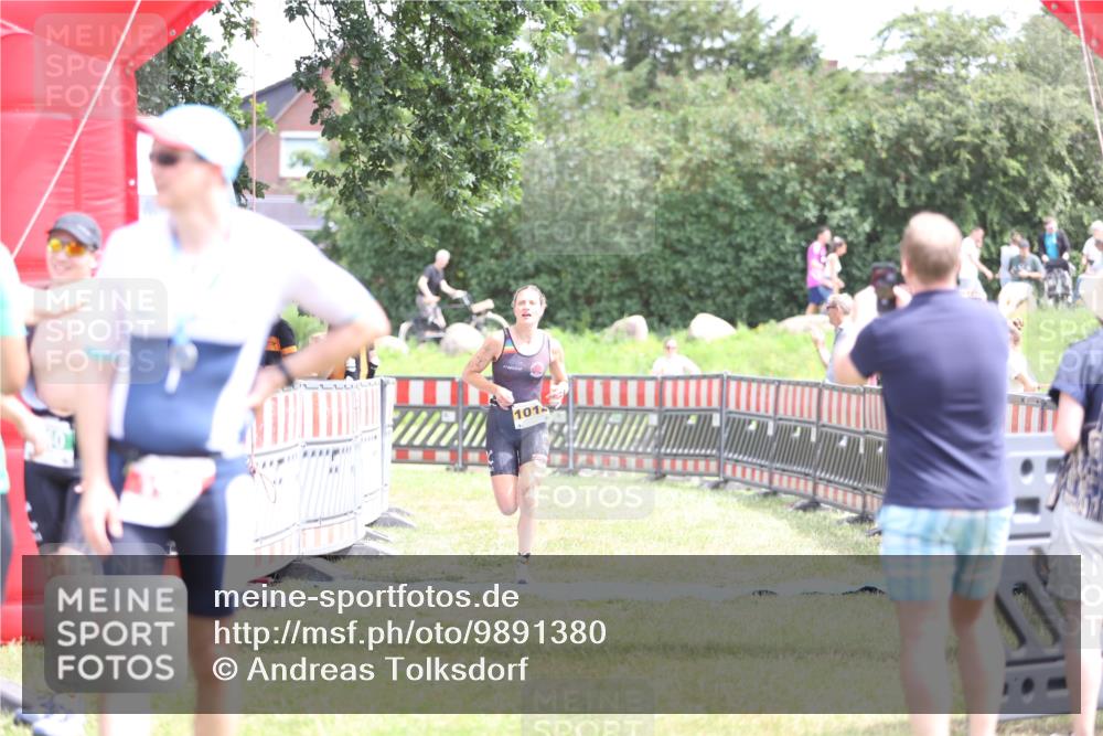 21.06.2026 - 29. Vierlanden-Triathlon Andreas Tolksdorf http://msf.ph/oto/9891380 21.06.2026 13:22:20 Ziel 293, 779, 1014, 293, 779, 1014 meine-sportfotos.de